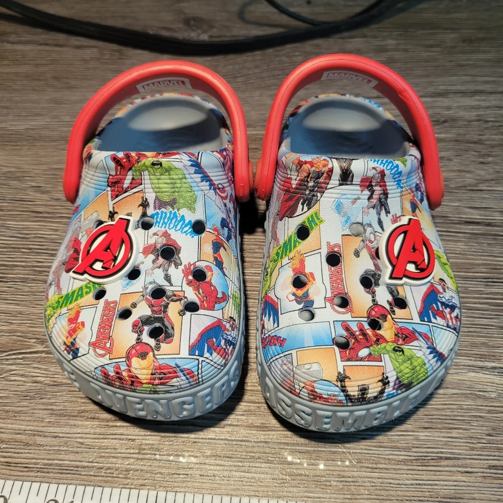 Crocs‎ NWOT Avengers Off Court Clogs Size 8 Toddler